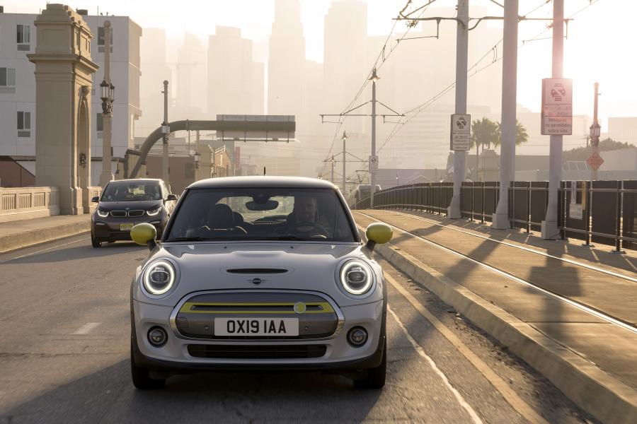 Mini Cooper SE (F56) 2019 года  (WW) (фото 29 из 132)